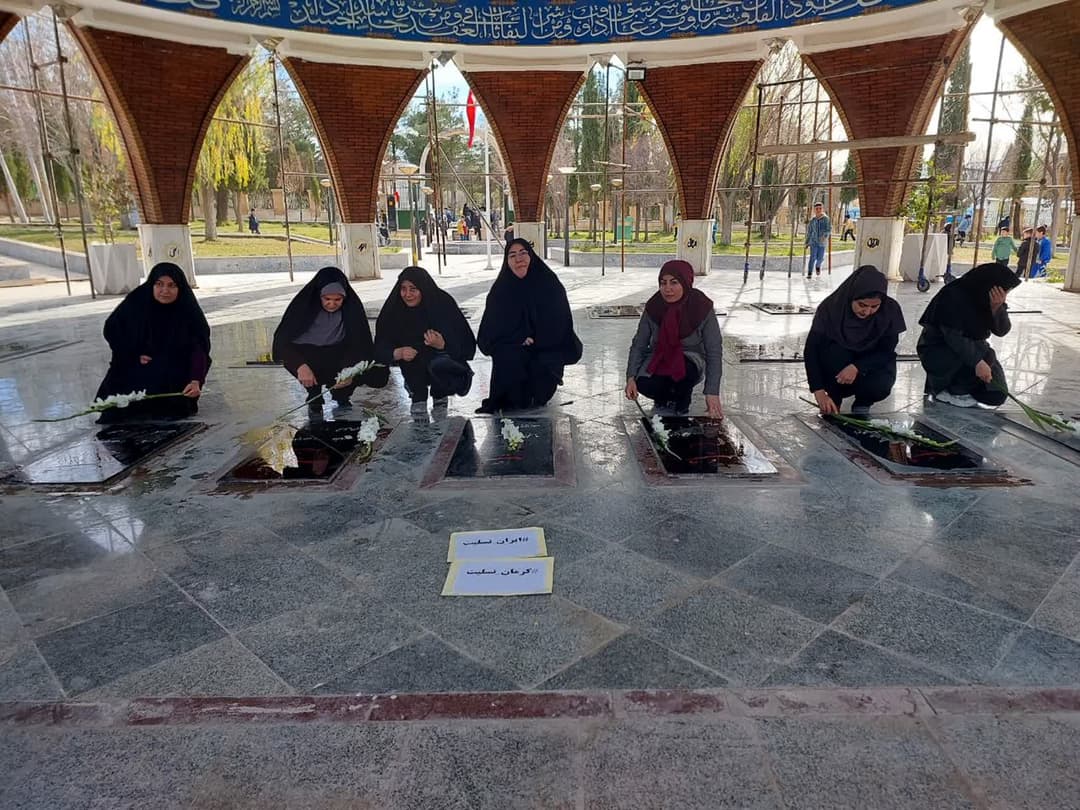 حضور معلمان در مزار شهدا
